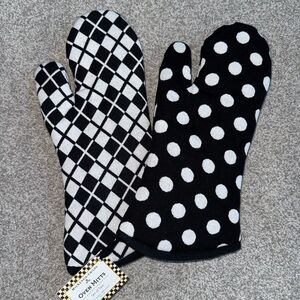 MacKenzie-Childs Black And White Oven Mitts - Set Of 2